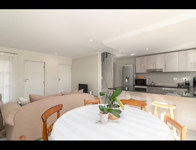 3 BEDROOM TOWNHOUSE FOR SALE IN BURGUNDY ESTATE